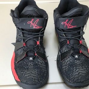 Nike Kyrie youth size 2.5